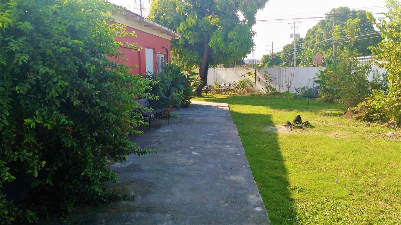 Yard Style Otel Kingston Dış mekan fotoğraf